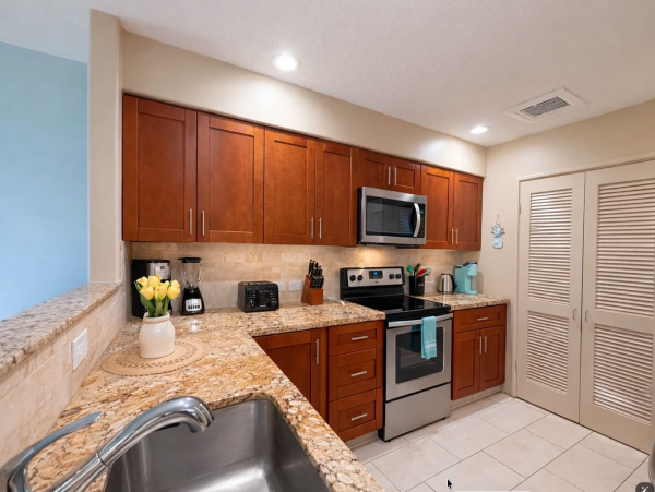 Luxurious 6-Bedroom Retreat in Kaanapali